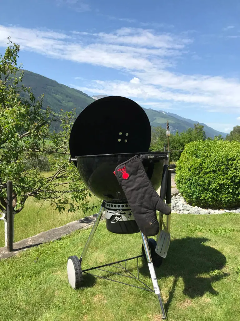 Ein komplett ausgestatteter Weber-Kugelgrill steht unseren Gästen auf Anfrage kostenlos zur Verfügung